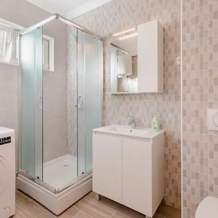 Fidelis - Two Bedroom With Terrace And Pool View 5