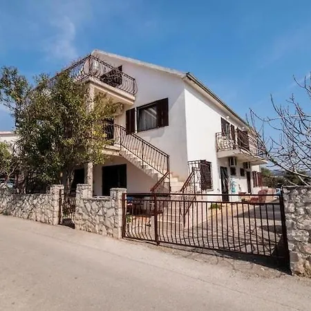 Fidelis - Two Bedroom With Terrace And Pool View 5 شقة *